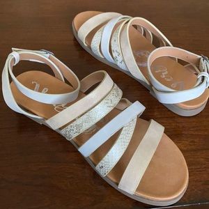 🌹 Very G sandals. EUC.